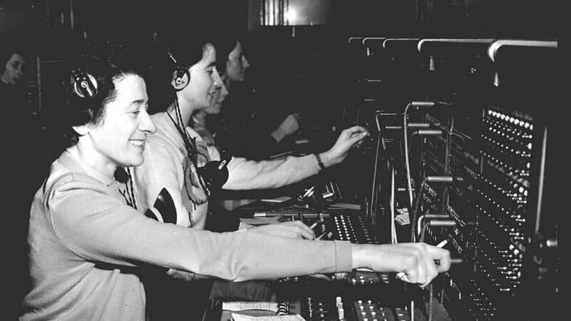 How Features Should Talk to Each Other Inside the Same Module in a Modular Monolith